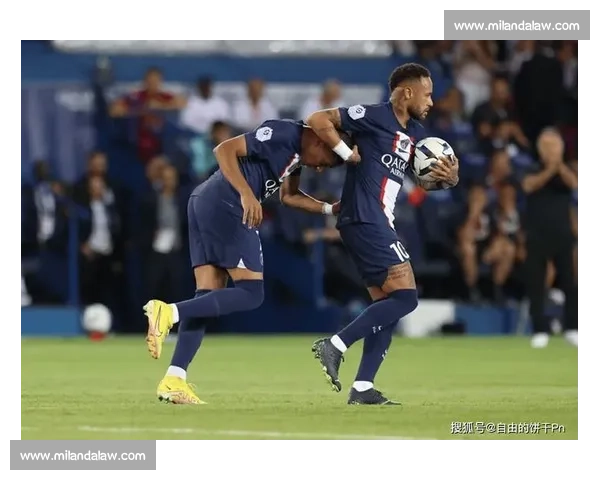 皮克盛赞恩里克：姆巴佩离队后，巴黎化身无冕之王！