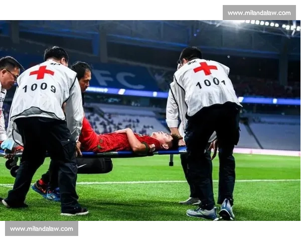 黄紫昌带伤出战创纪录！额眉缝八针仍头球破门