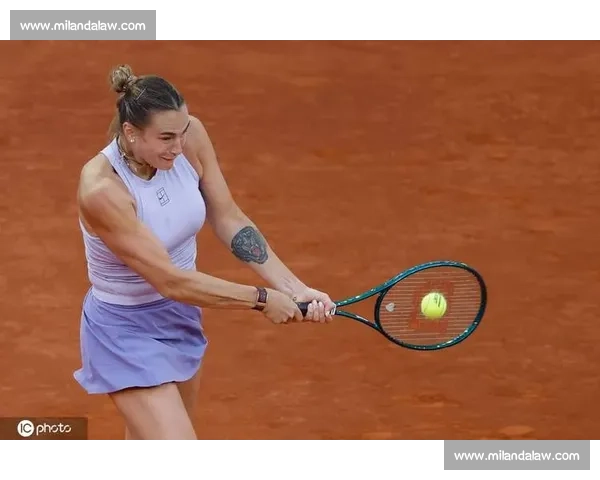 萨巴伦卡首盘 6-2 领先遭争议暂停，柏林站因场地湿滑中断